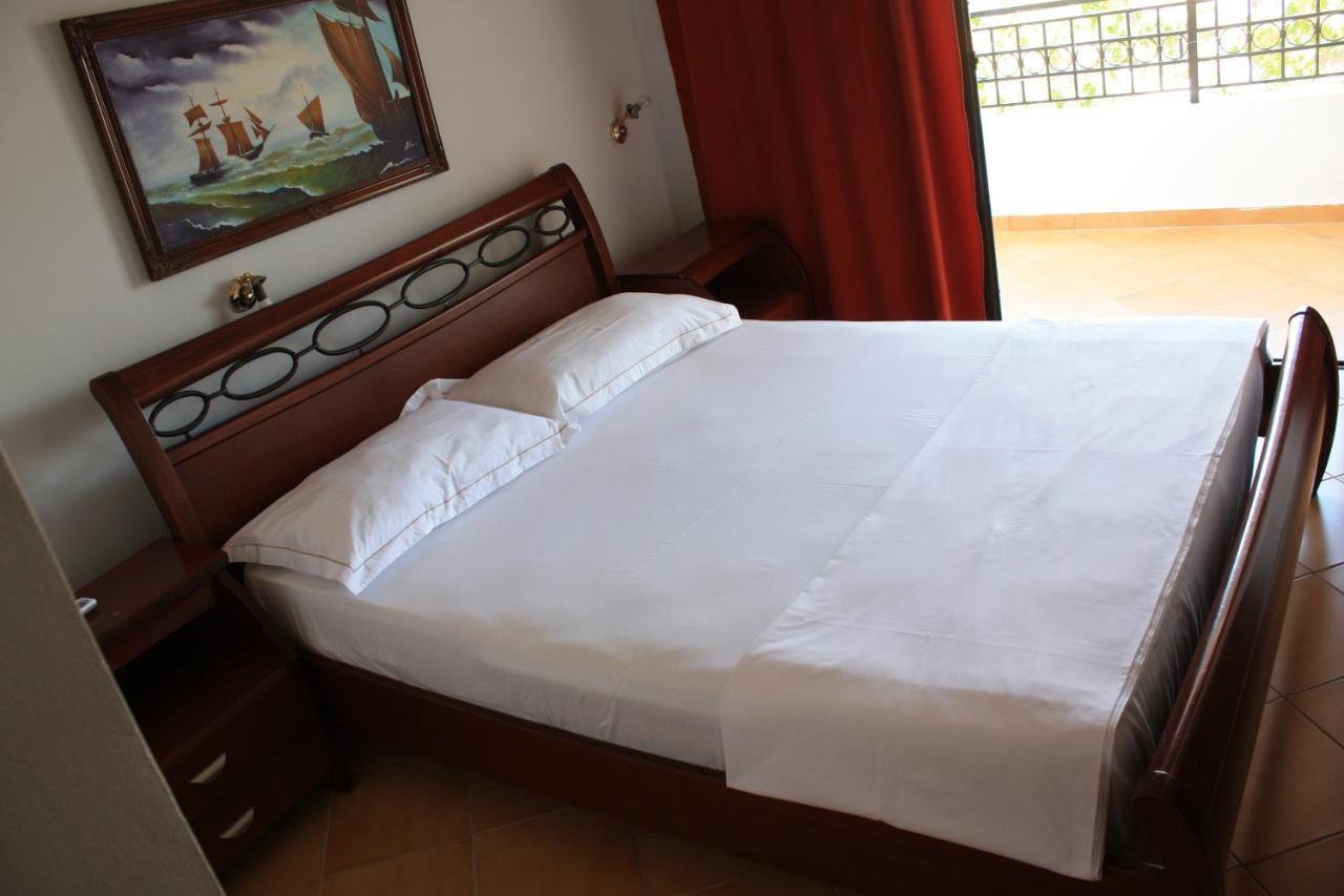 סרנדה Kanina Hotel&Hostel מראה חיצוני תמונה