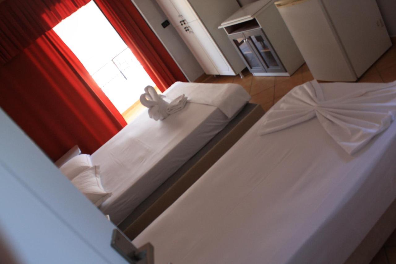 סרנדה Kanina Hotel&Hostel מראה חיצוני תמונה