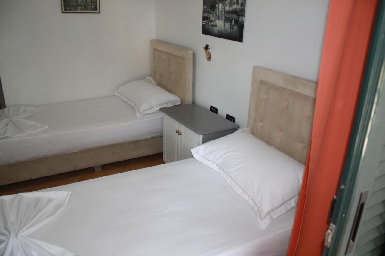 סרנדה Kanina Hotel&Hostel מראה חיצוני תמונה