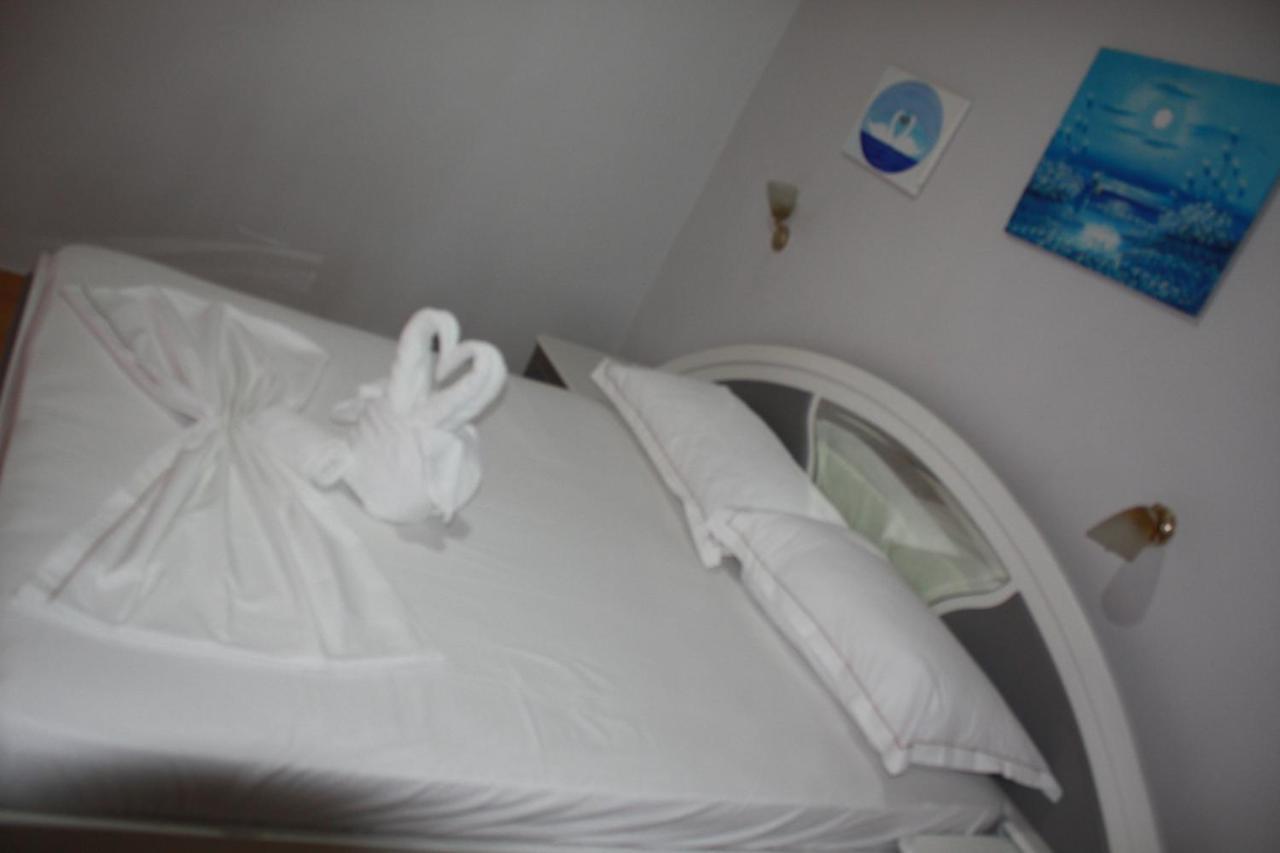 סרנדה Kanina Hotel&Hostel מראה חיצוני תמונה