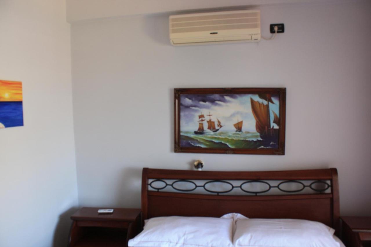 סרנדה Kanina Hotel&Hostel מראה חיצוני תמונה