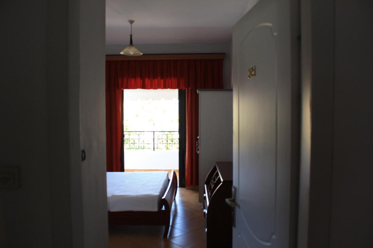 סרנדה Kanina Hotel&Hostel מראה חיצוני תמונה