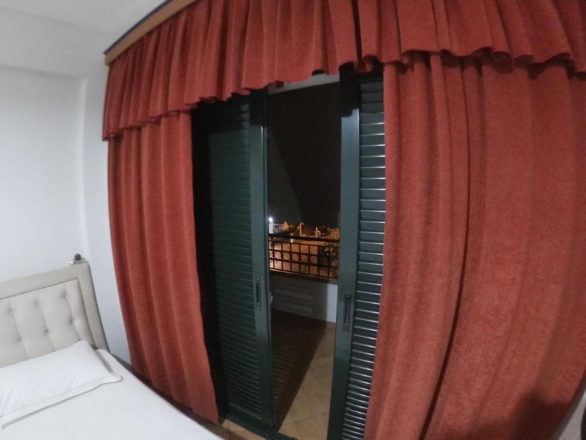 סרנדה Kanina Hotel&Hostel מראה חיצוני תמונה
